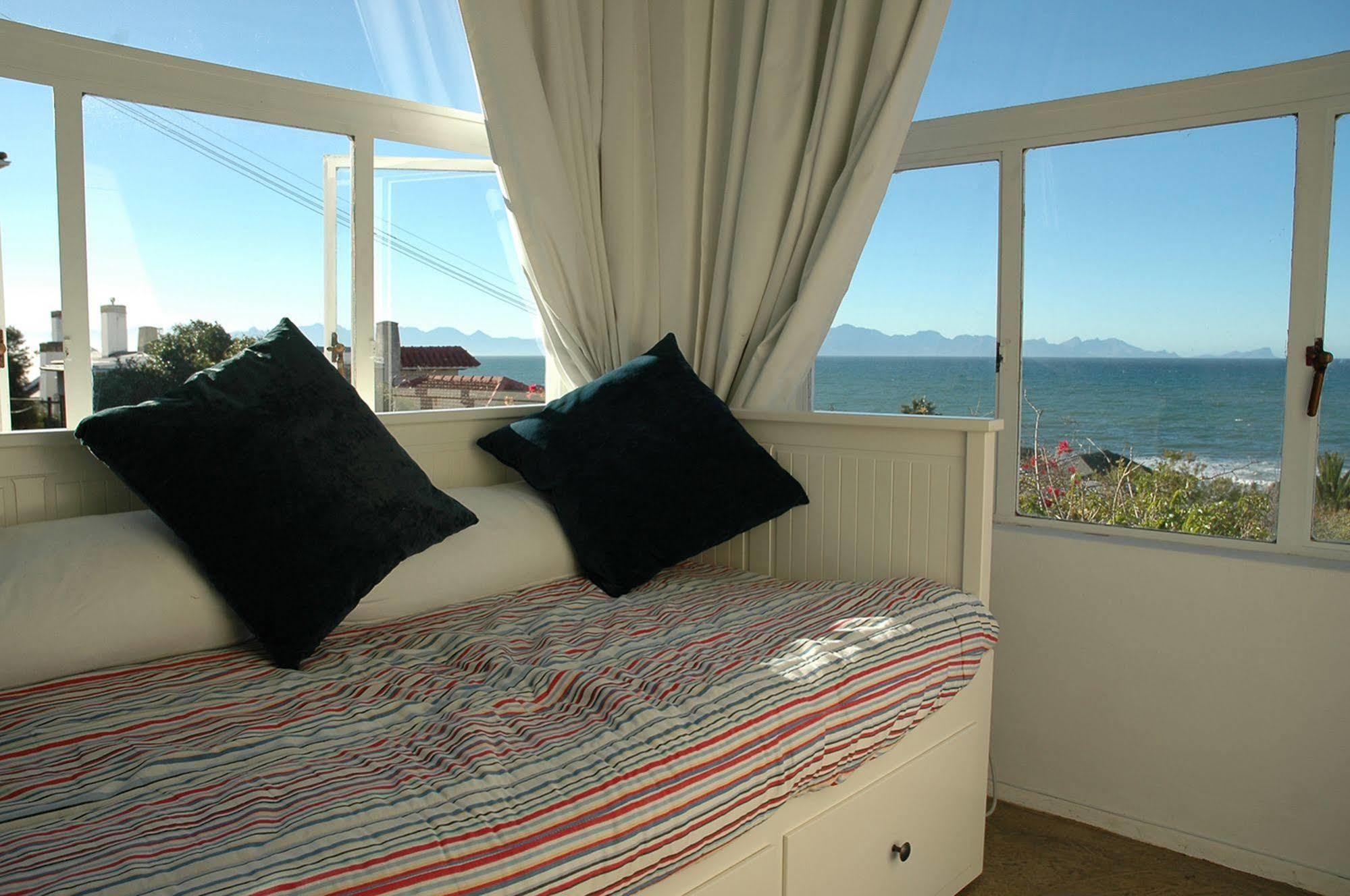 Blue On Blue Bed And Breakfast St James Εξωτερικό φωτογραφία
